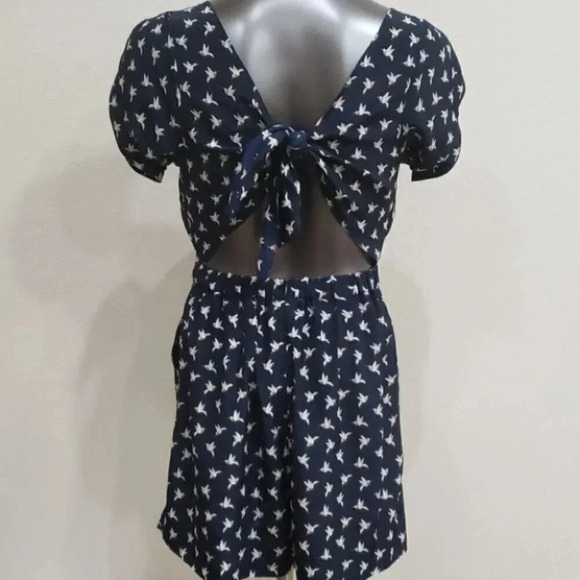 Aijek Bird Print Open Back Romper - Picture 4 of 11